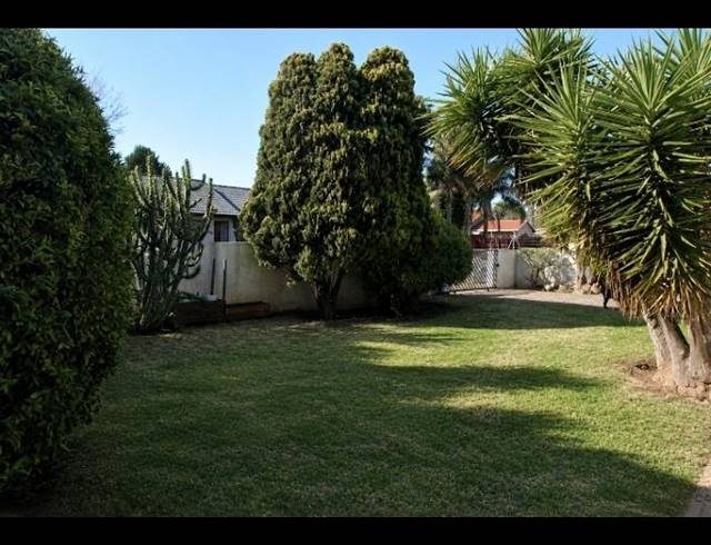 5 BEDROOM HOUSE FOR SALE IN LENASIA